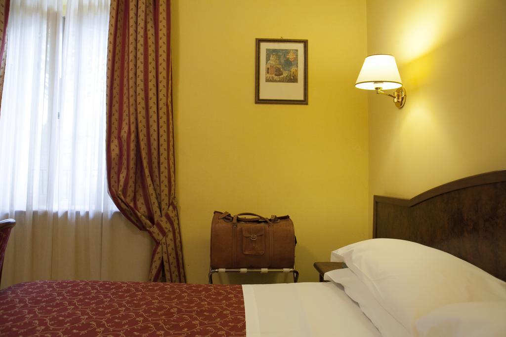 אסיסי Hotel Villa Elda מראה חיצוני תמונה