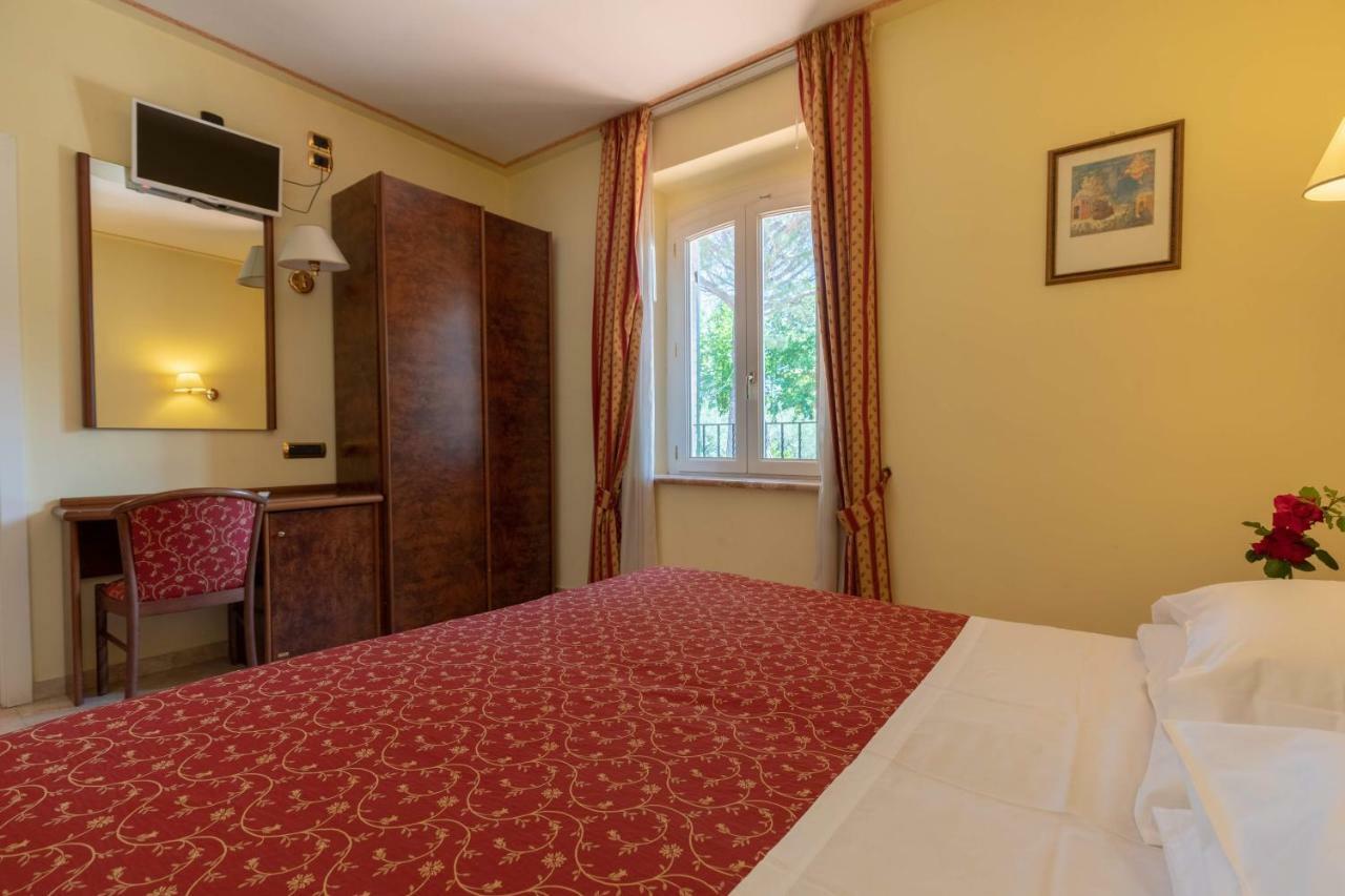 אסיסי Hotel Villa Elda מראה חיצוני תמונה